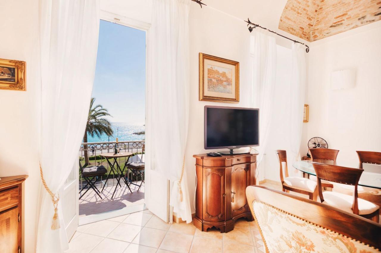 Appartamento Fronte Mare A Ospedaletti By Wonderful Italy Exterior photo