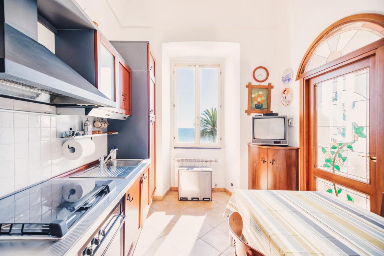 Appartamento Fronte Mare A Ospedaletti By Wonderful Italy Exterior photo